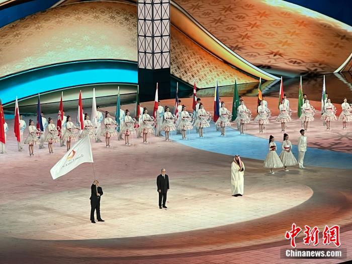 哈尔滨亚冬会闭幕式会旗交接仪式举行：象征亚