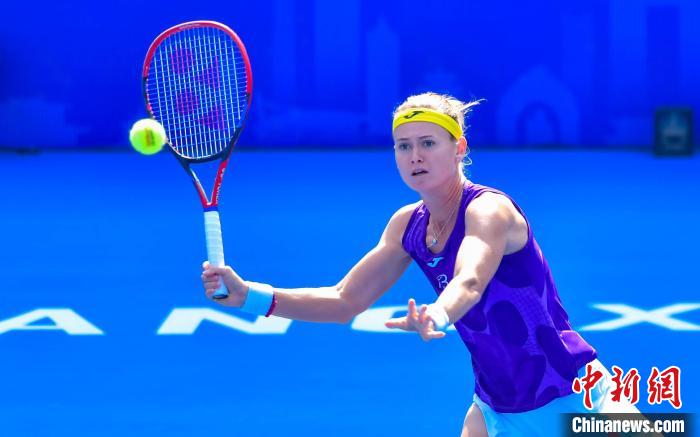 布兹科娃单打晋级并与张帅双打获首胜，海峡组