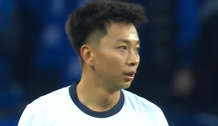 大连英博弃用温小将边后卫首战低迷引争议