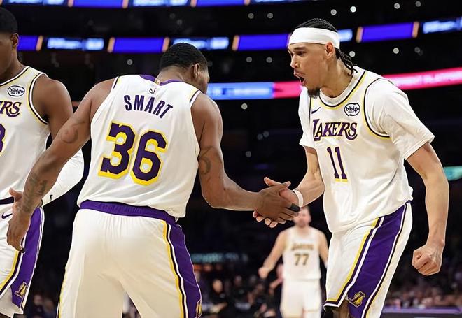 湖人双杀尼克斯登顶西部第五 海斯内线短板暴露