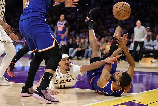 湖人双杀尼克斯登顶西部第五 海斯内线短板暴露