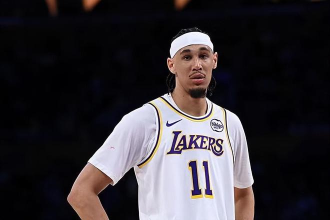 湖人双杀尼克斯登顶西部第五 海斯内线短板暴露