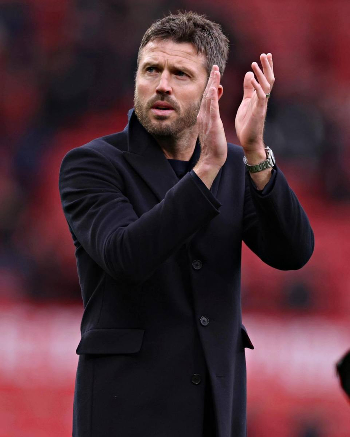 曼联夏季转会引热议 中场重建计划启动