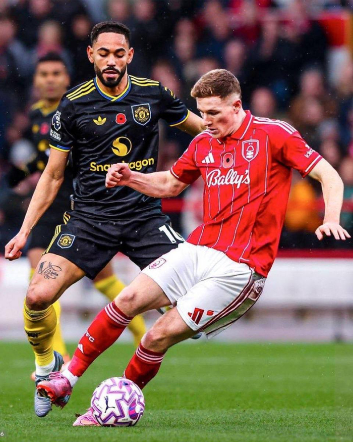 曼联夏季转会引热议 中场重建计划启动