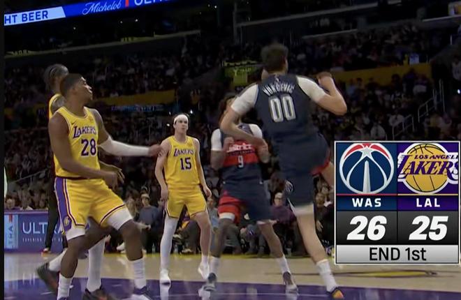 湖人三巨头联手狂轰120分 詹姆斯三双力助球队大