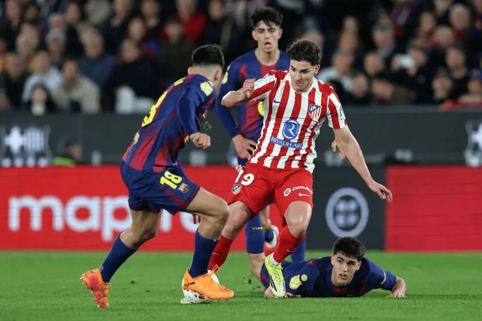 阿尔瓦雷斯欧冠首秀建功，巴萨引援动向引发热